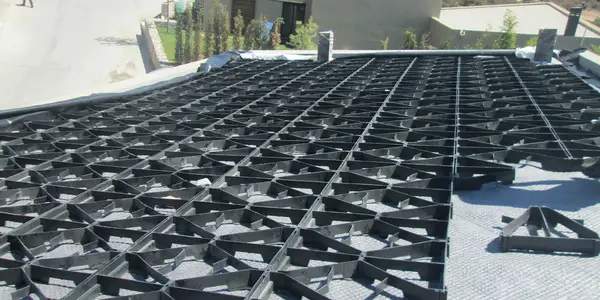 Image du produit : Cellule de rétention de substrat pour toit végétalisé en pente – Pyramide 92 mm